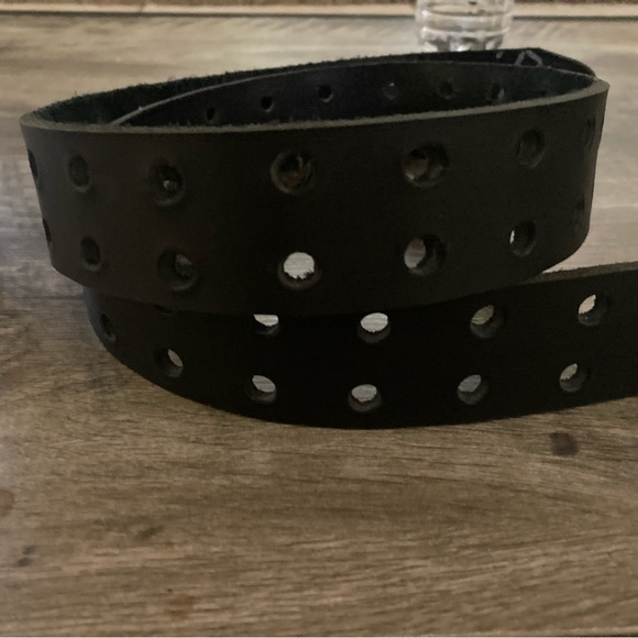 Black Solid Leather Double Hole Double Prong Belt - Picture 2 of 3